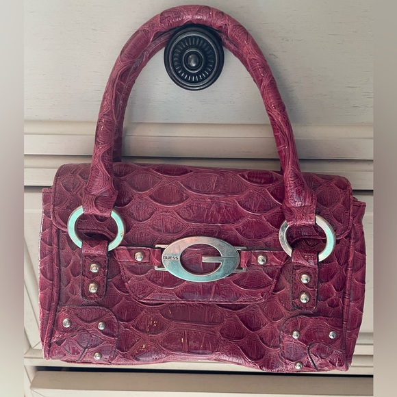 Guess purse - Picture 1 of 1
